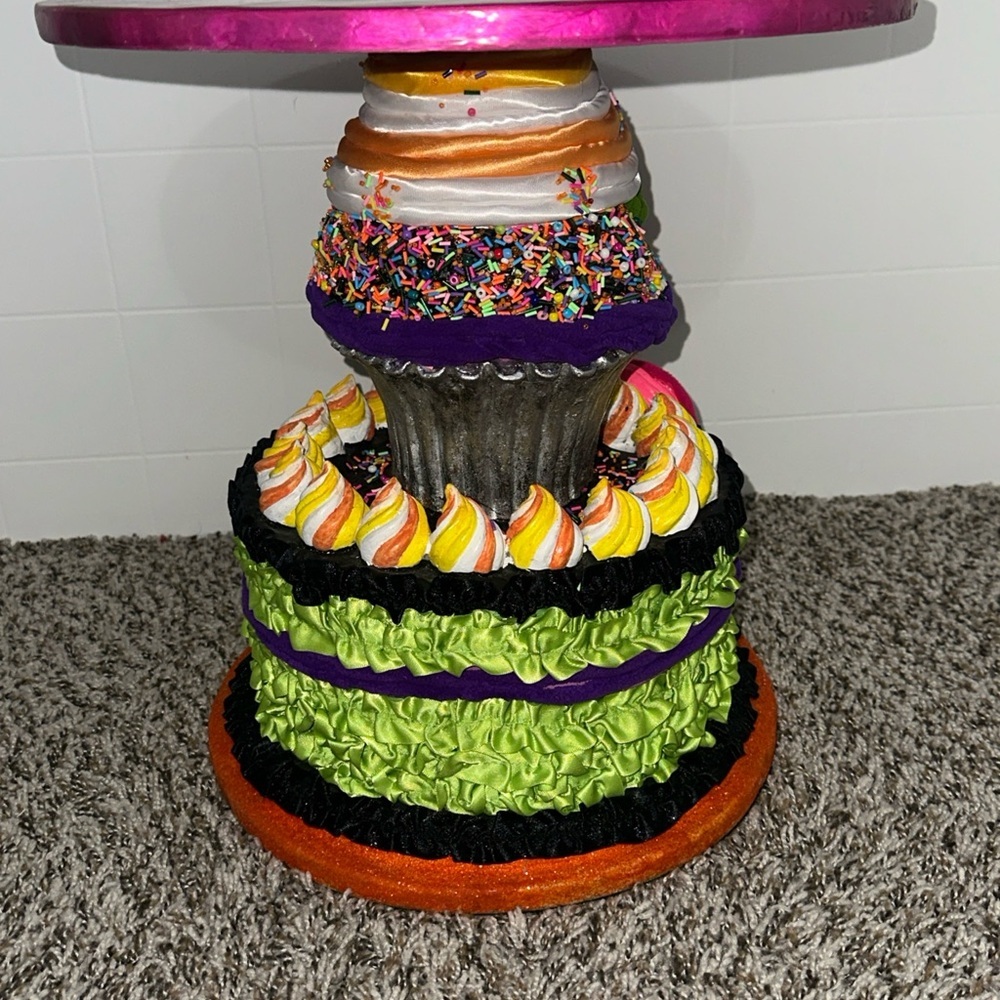 Katherine’s Collection Creepy Confections Cake Stand Halloween Faux Cake Horror - Picture 2 of 7